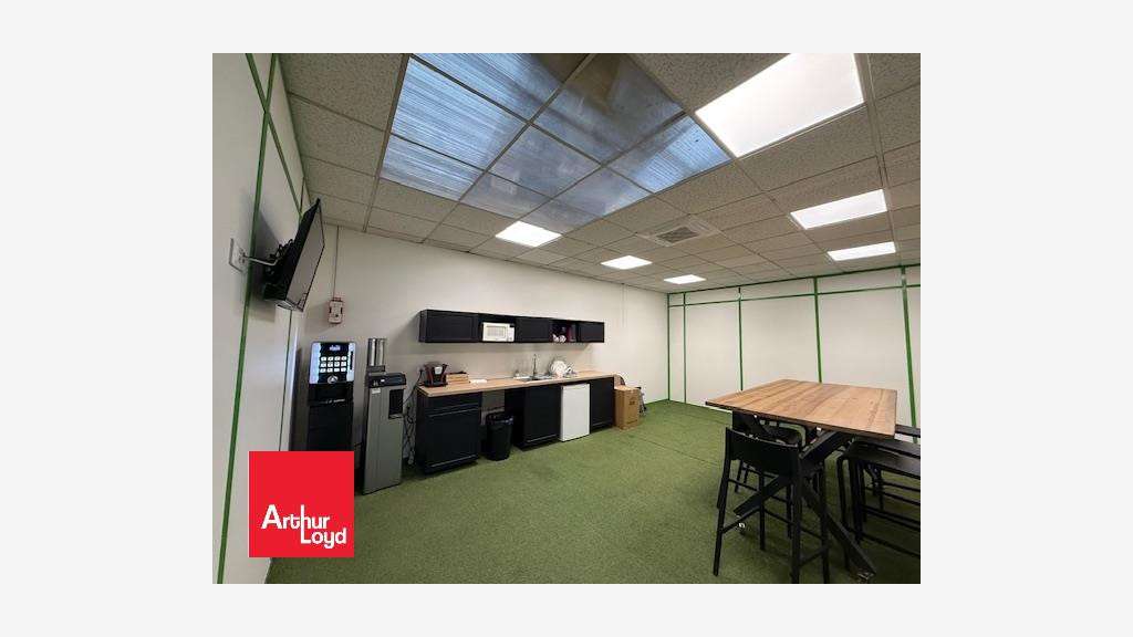 A vendre espace logistique et bureaux 3050m² Ablis
