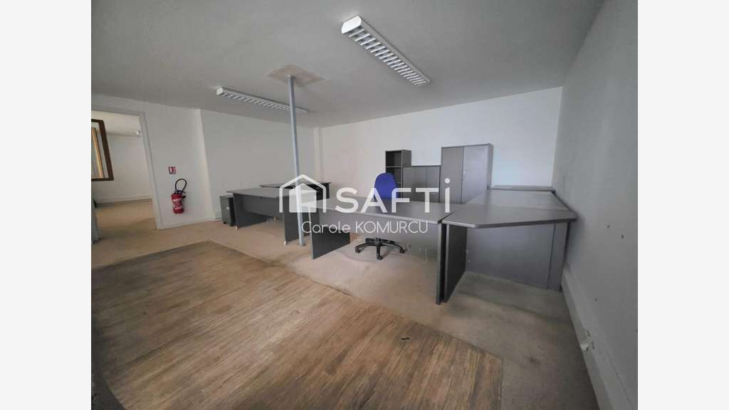 Locaux de stockage 91m² plus mezzanine à Achères