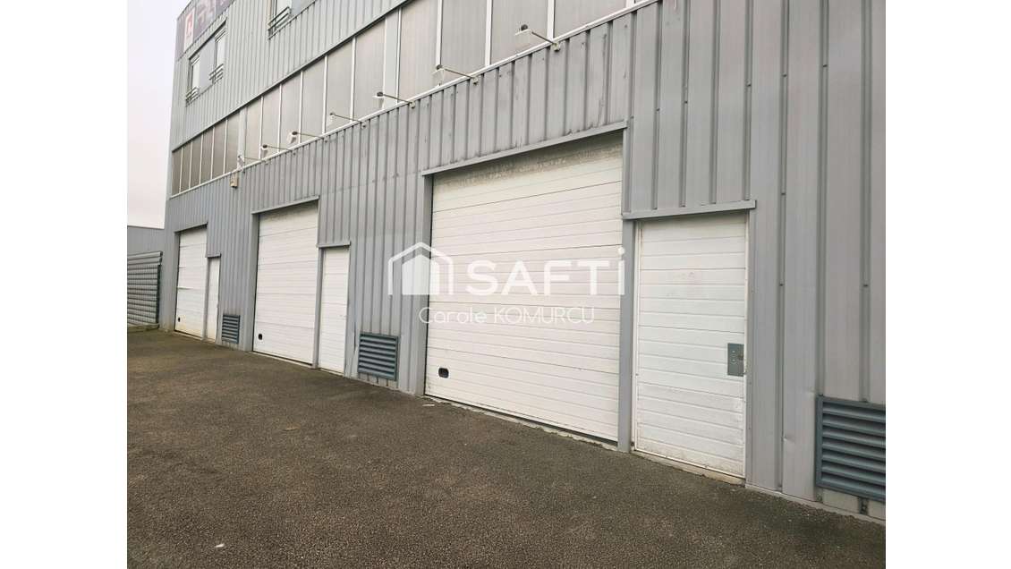 Locaux de stockage 91m² plus mezzanine à Achères