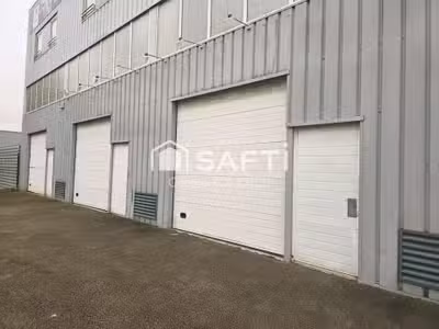 Locaux de stockage + mezzanine à Achères