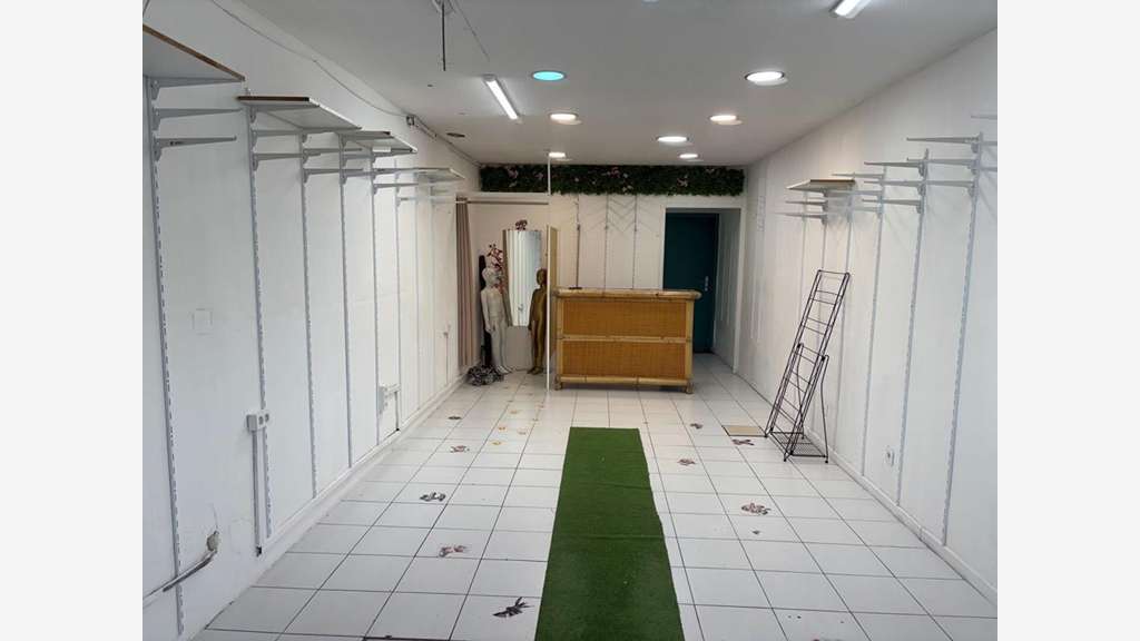 Vente murs commerciaux de 27m² à Agde empl N°1