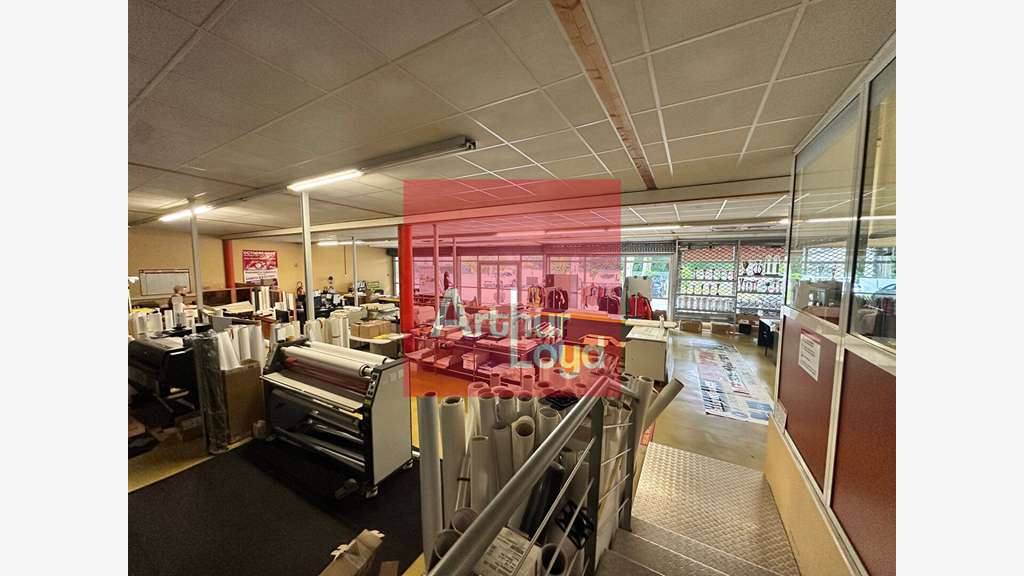 Local 1050m² visibilité exceptionnelle à Agen