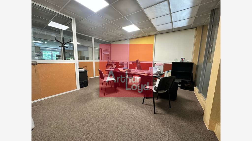 Local 1050m² visibilité exceptionnelle à Agen