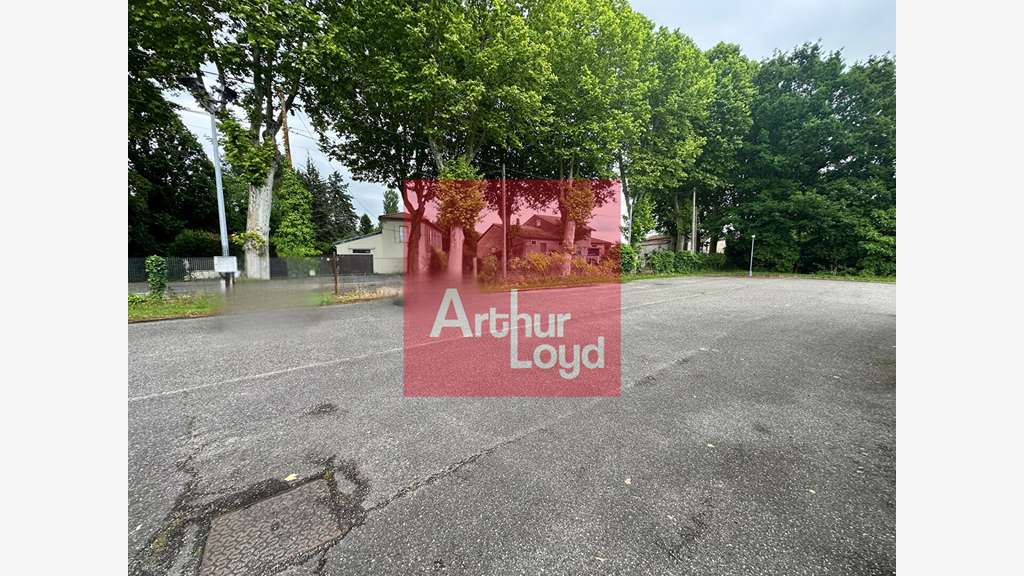 Local 1050m² visibilité exceptionnelle à Agen