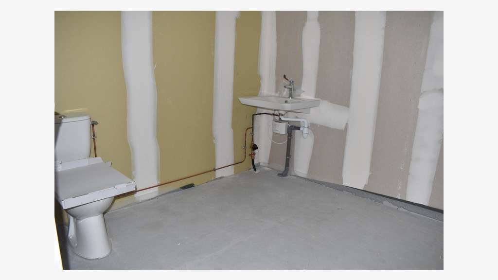 A vendre local commercial neuf 79m² à Airvault