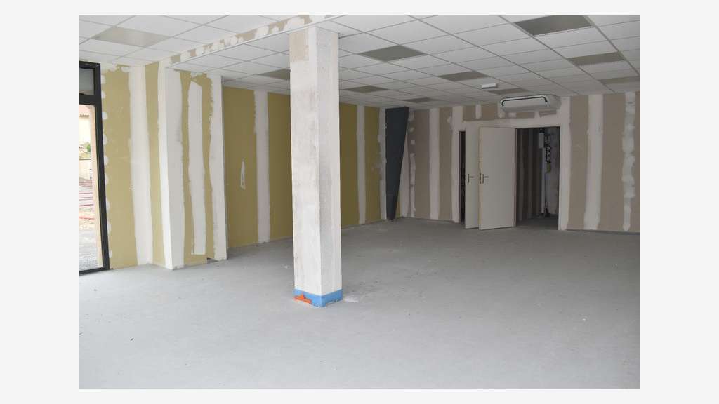 A vendre local commercial neuf 79m² à Airvault