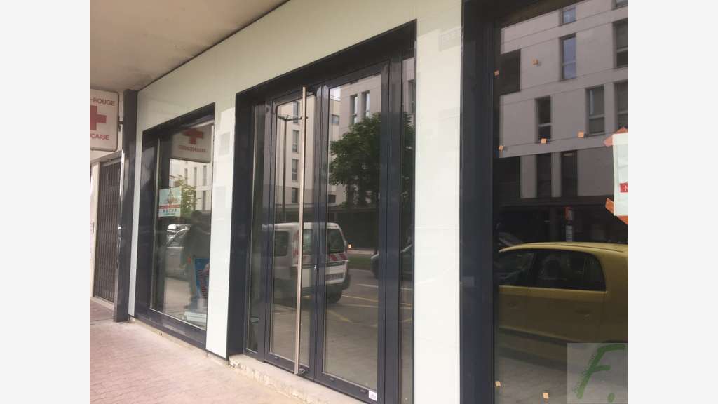 Vente murs commerciaux rénovés 70m² Aix les Bains
