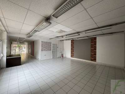 Ce local dispose de nombreux atouts : belle surfac