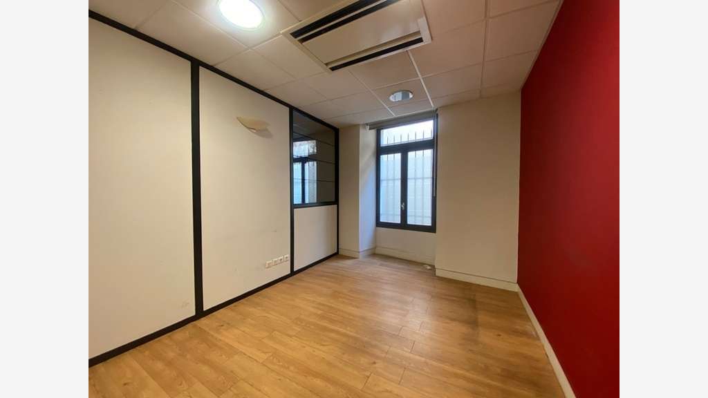 Local/bureau 357m² à vendre au centre d' Alès