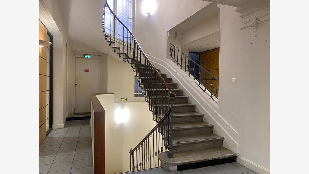 Local/bureau 357m² à vendre au centre d' Alès