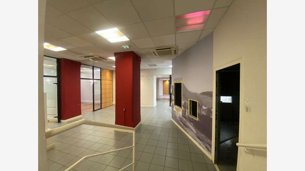 Local/bureau 357m² à vendre au centre d' Alès