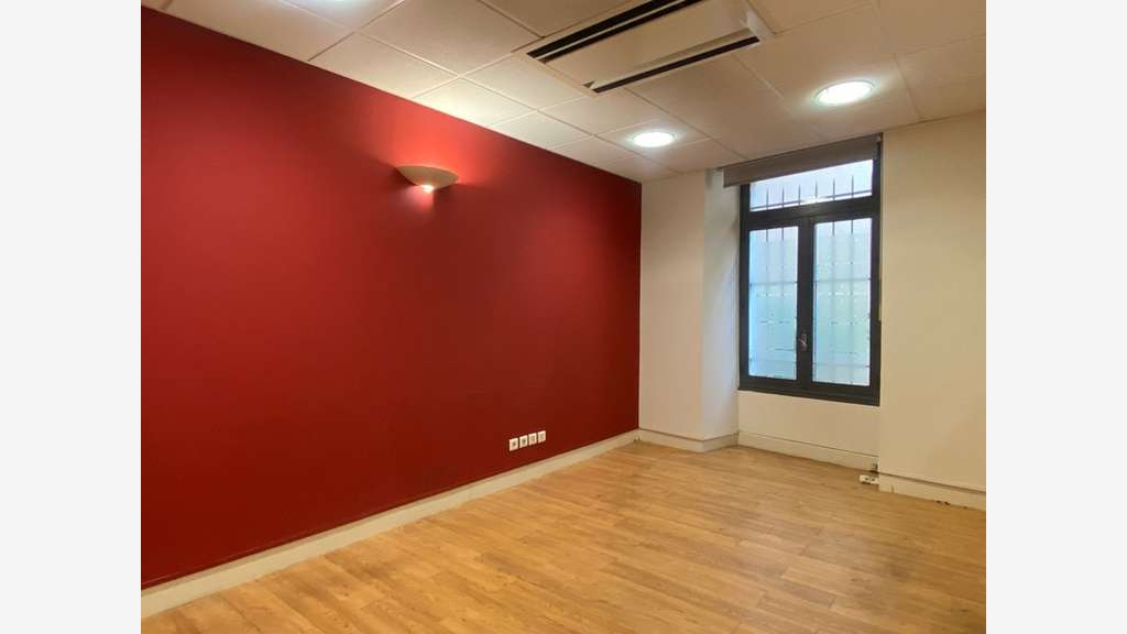 Local/bureau 357m² à vendre au centre d' Alès