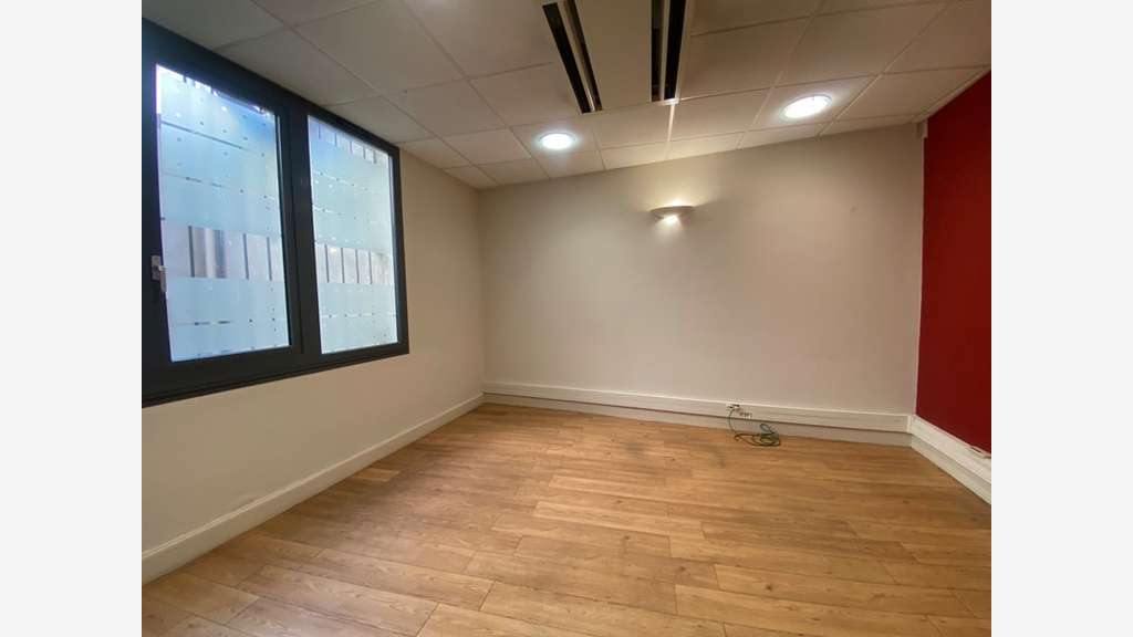 Local/bureau 357m² à vendre au centre d' Alès