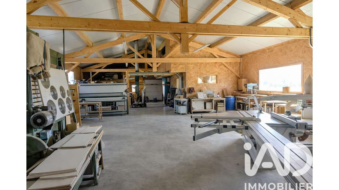 Vente local commercial de 475m² en za à Allex