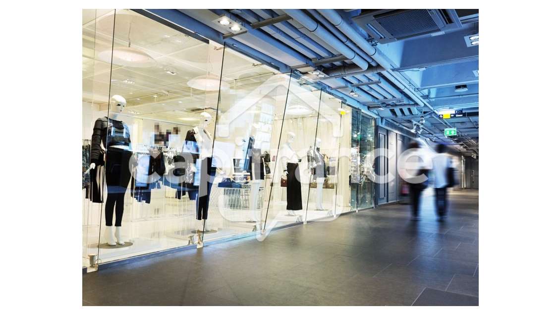 Local commercial récent 850m² à 20mn d'Angers