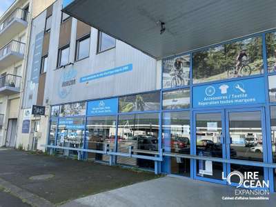 À vendre  Local commercial d'environ 715 m²