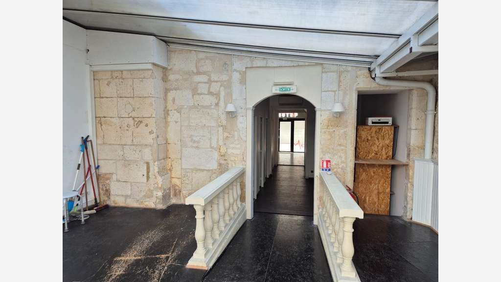 Vente local 220m² à Angoulême face Hôtel de Ville 
