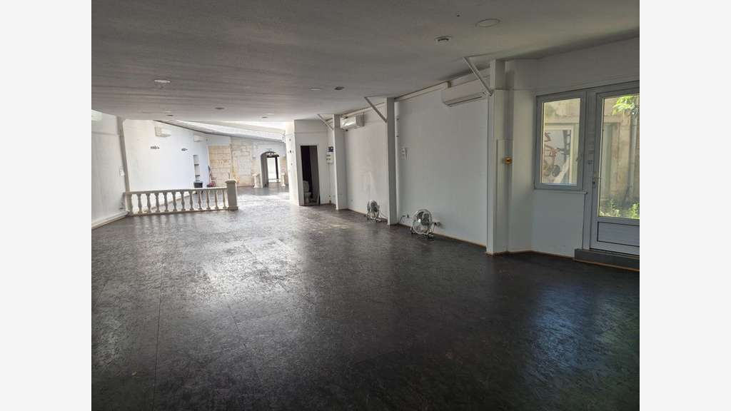Vente local 220m² à Angoulême face Hôtel de Ville 