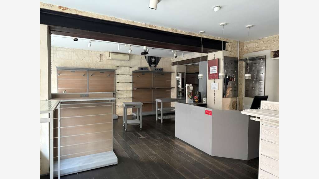 Vente local commercial 111m² axe piéton Angoulème