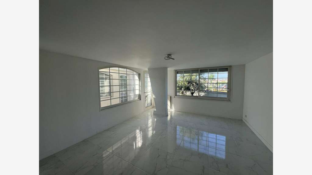 Locaux 230m²  à vendre à Angoulême Victor Hugo