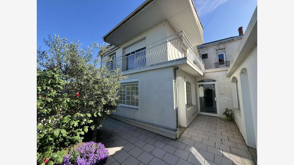 Locaux 230m²  à vendre à Angoulême Victor Hugo