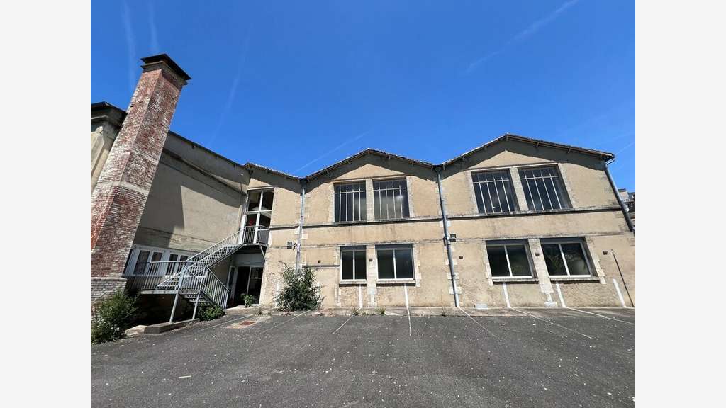 ANGOULEME - ENSEMBLE IMMOBILIER à vendre