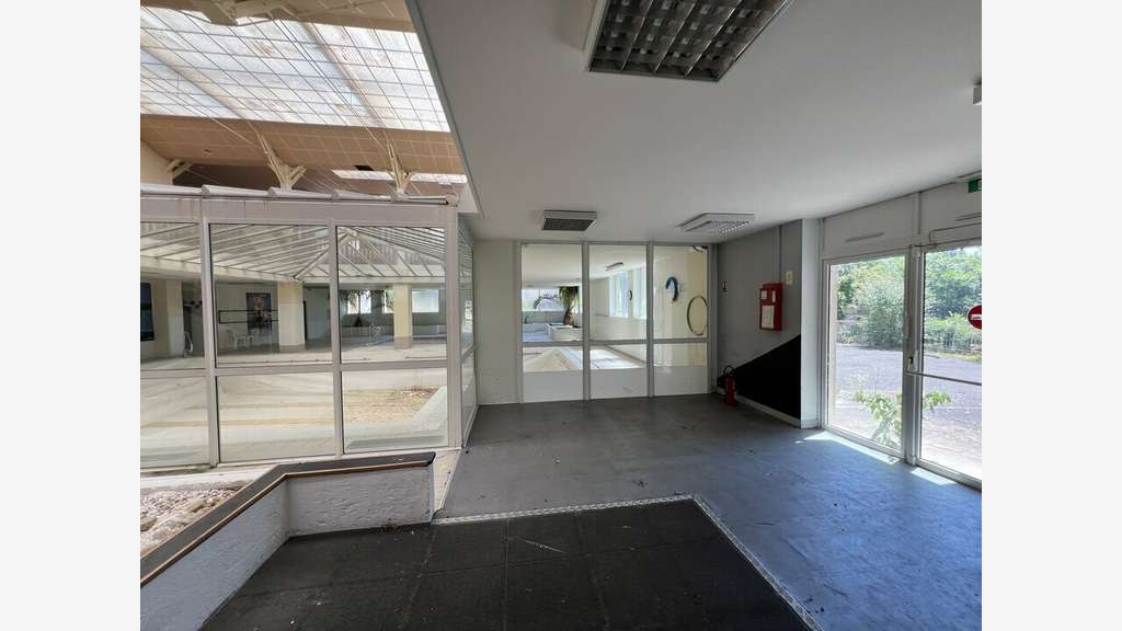 ANGOULEME - ENSEMBLE IMMOBILIER à vendre