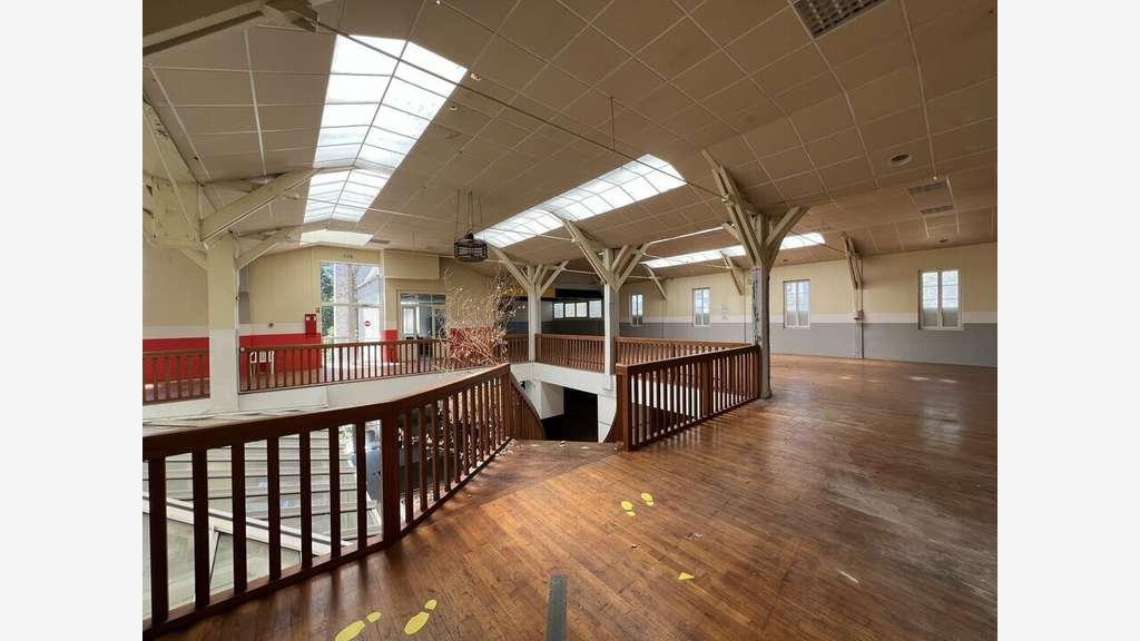ANGOULEME - ENSEMBLE IMMOBILIER à vendre