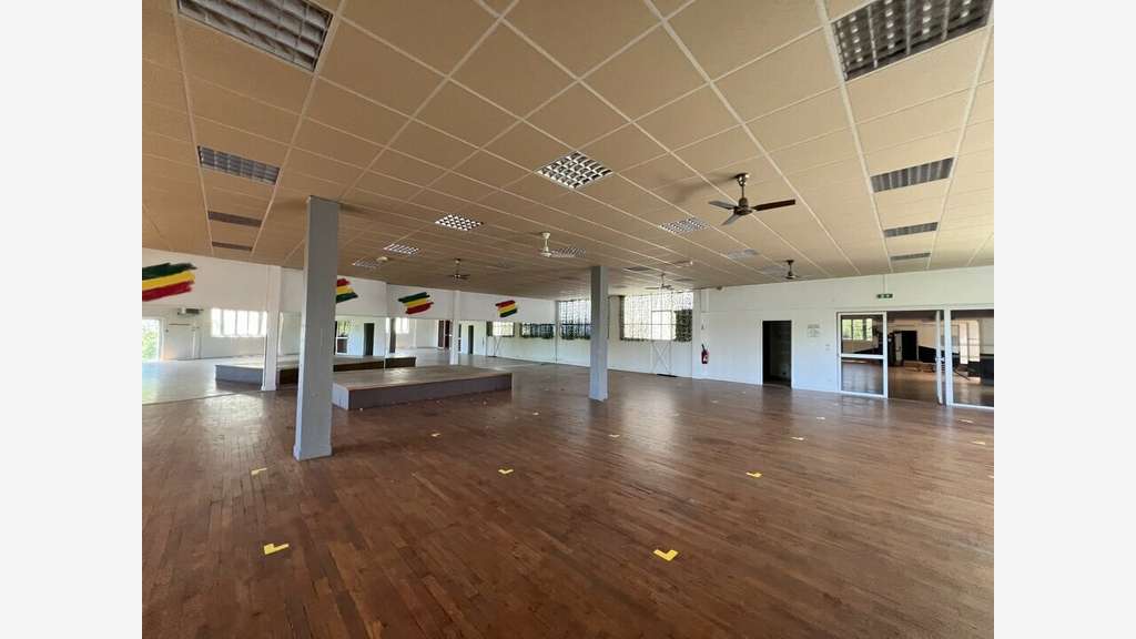 ANGOULEME - ENSEMBLE IMMOBILIER à vendre