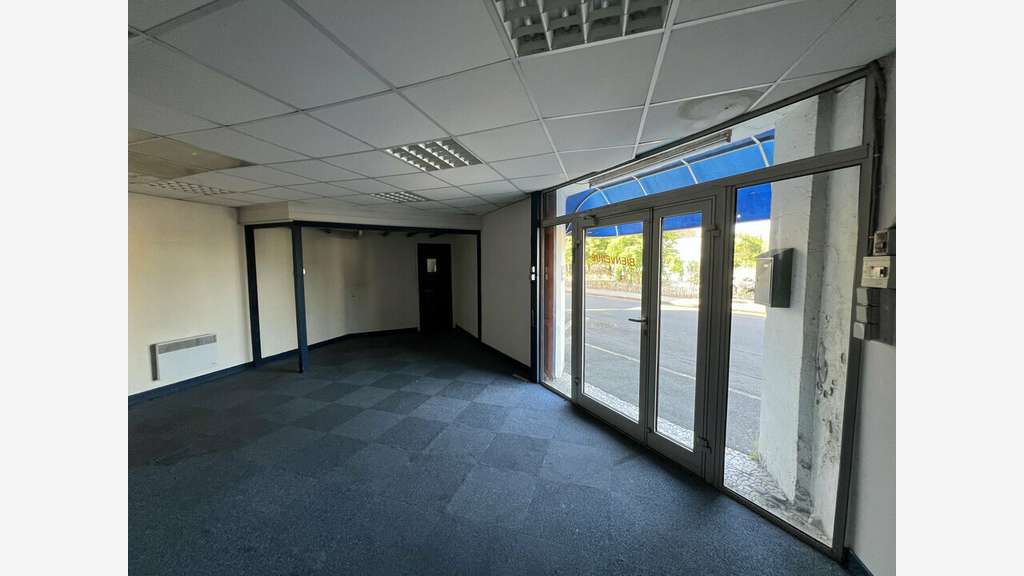 Local commercial 95m² à vendre à Angoulême 