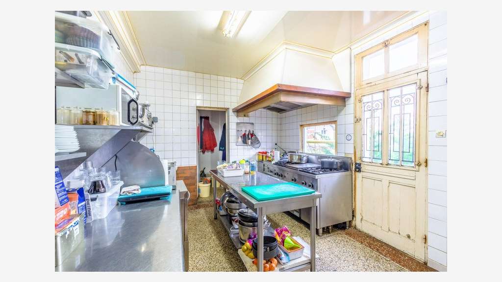 Vente murs commerciaux proche A13 à Annebault (14)