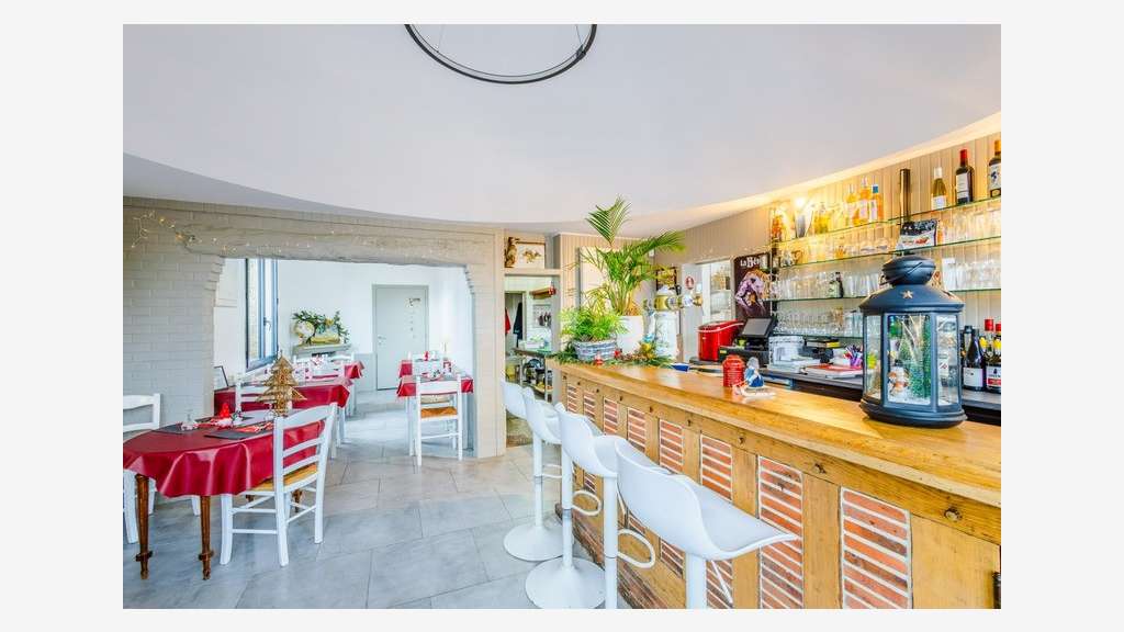 Vente murs commerciaux proche A13 à Annebault (14)