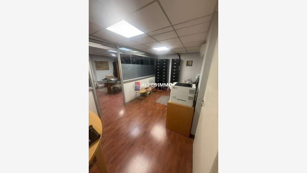 Vente murs commerciaux de 72m² à Annecy centre