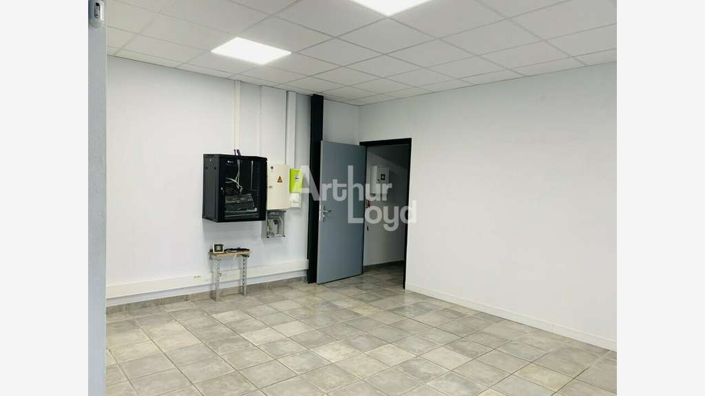 LOCAL COMMERCIAL à vendre dans le 74