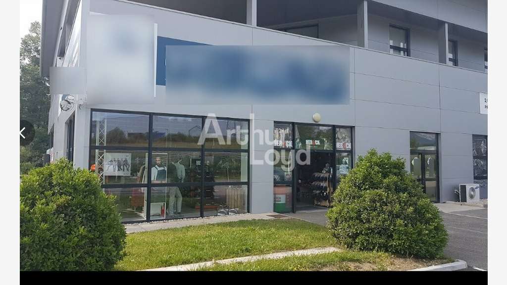 LOCAL COMMERCIAL à vendre dans le 74