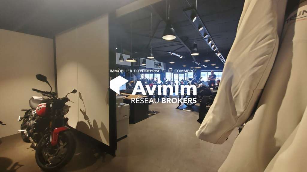 Local commercial showroom 579m² à vendre à Annecy