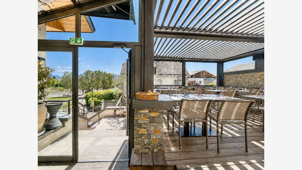 AV murs occupés restaurant 149m² Annecy le Vieux