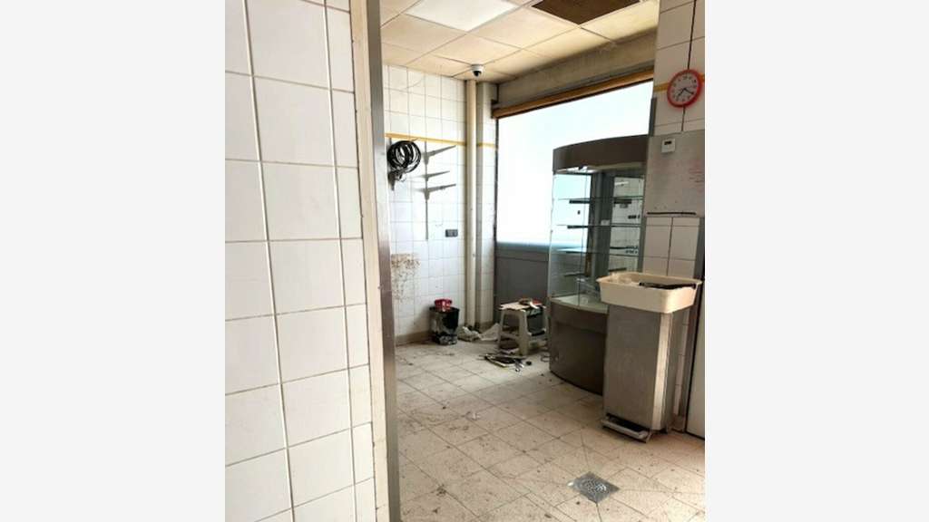 Local commercial 150m² à vendre axe passant à Anse