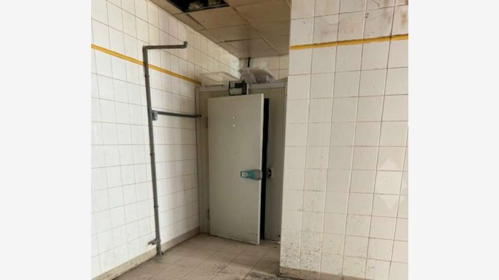 Local commercial 150m² à vendre axe passant à Anse