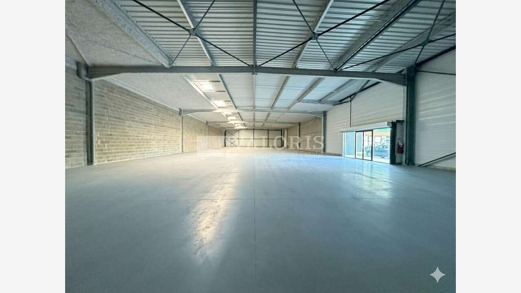 AV local commercial 1147m² Sud Villefranche/Saône