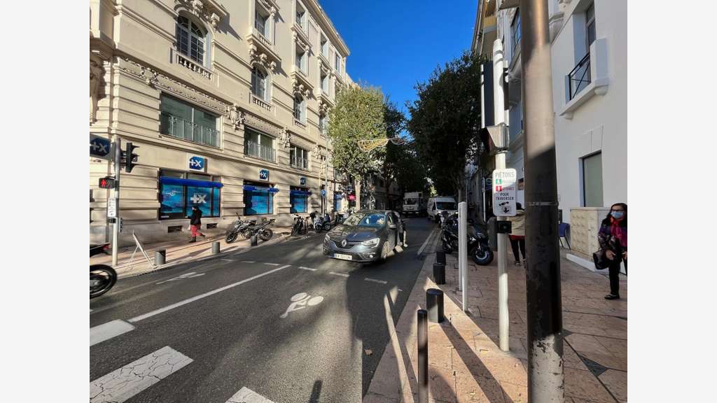 Vente murs commerciaux loués empl N°1 Antibes