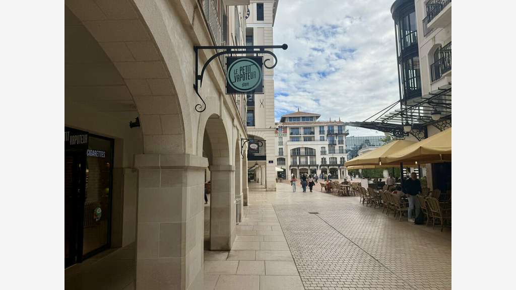 Vente murs commerciaux de 98m² empl N°1 à Arcachon