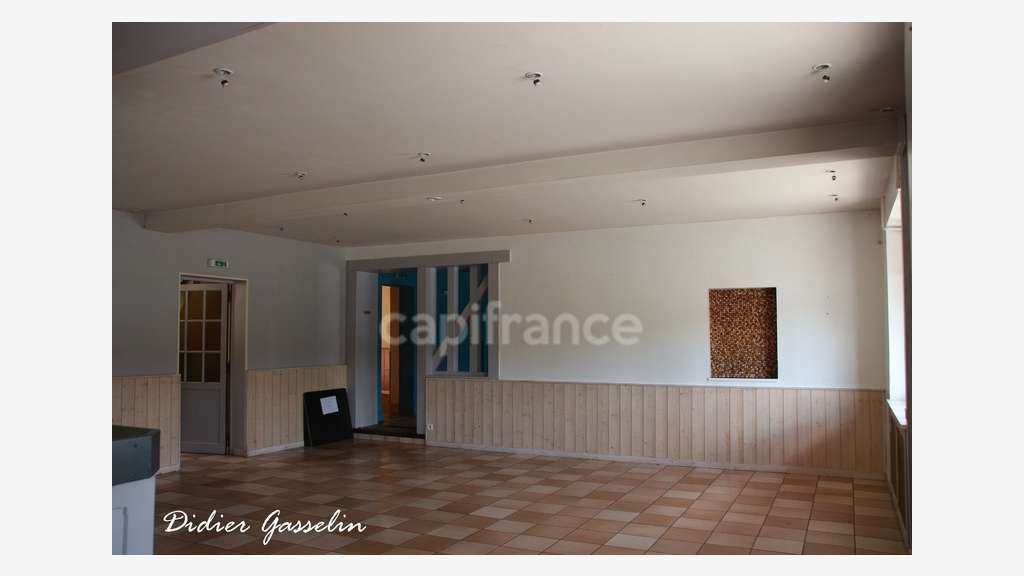 Murs commerciaux 373m² à vendre à Arcisses