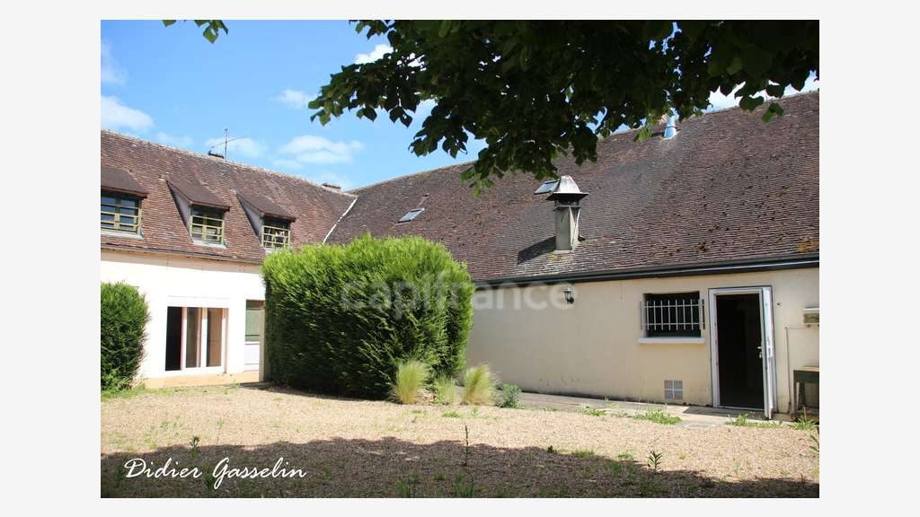 Murs commerciaux 373m² à vendre à Arcisses