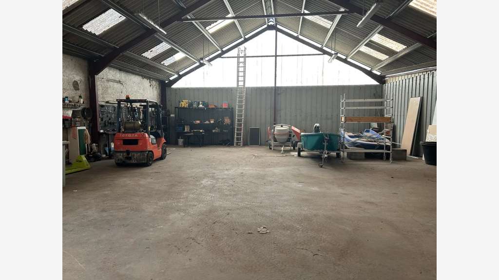 A vendre murs commerciaux 440m² à Argelès Gazost