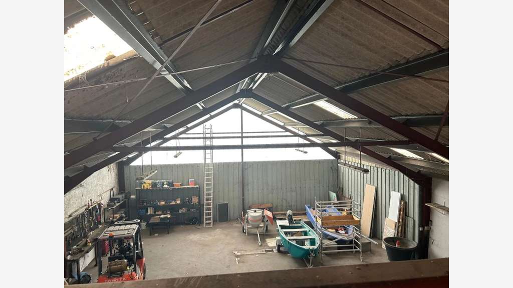 A vendre murs commerciaux 440m² à Argelès Gazost