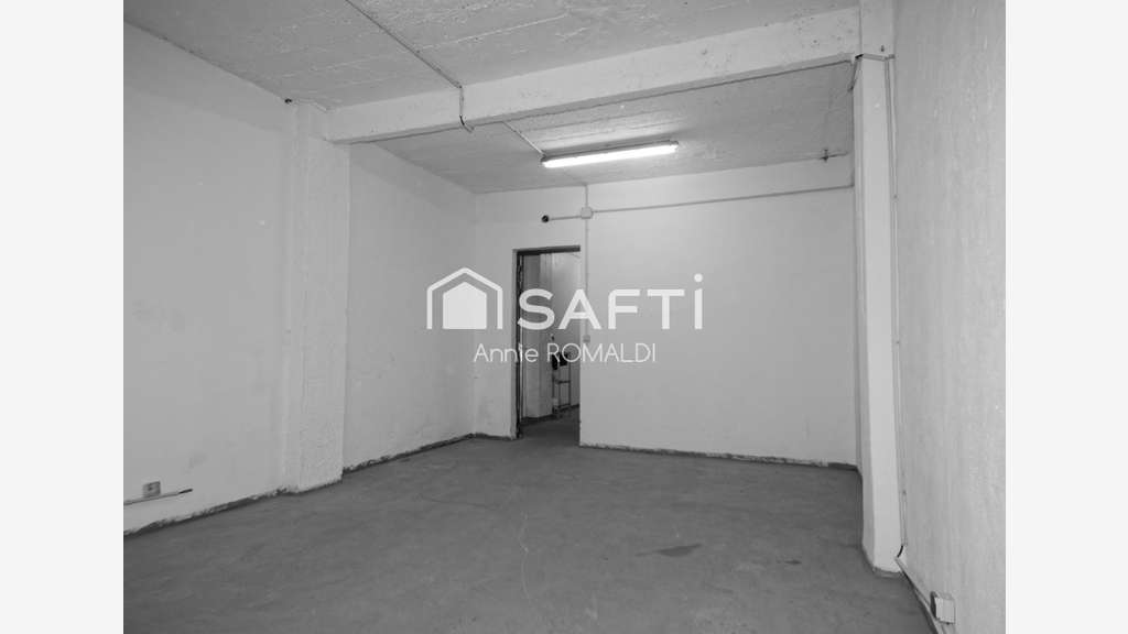 Parfait pour investisseur 9 locaux stockage loués