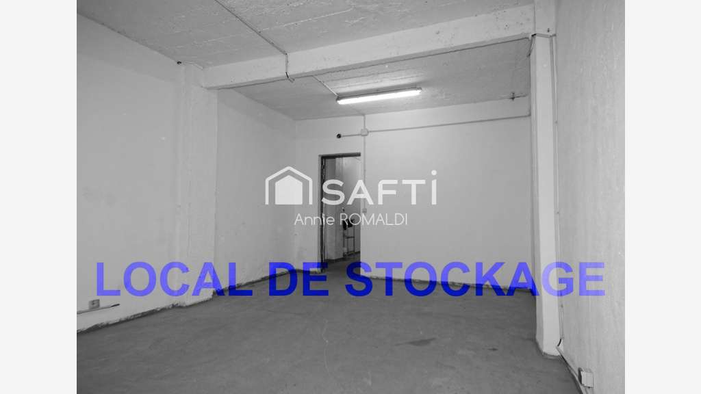 Parfait pour investisseur 9 locaux stockage loués