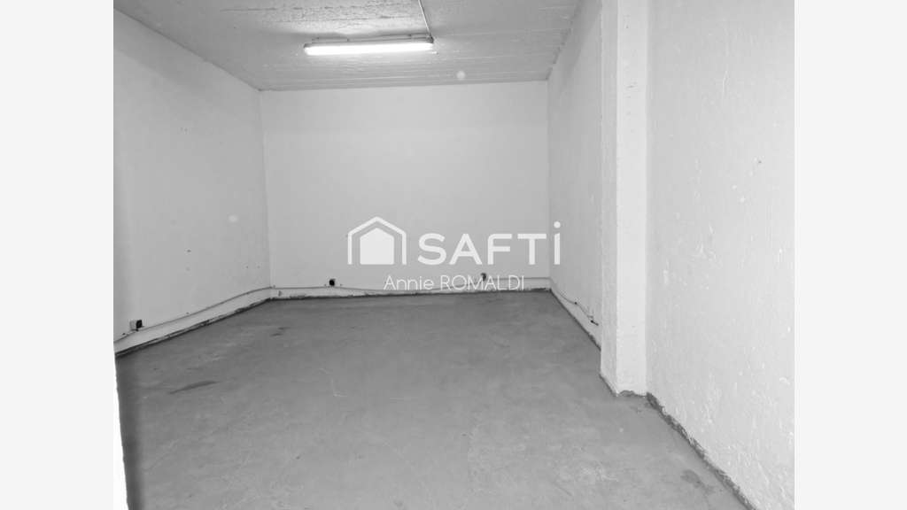 Parfait pour investisseur 9 locaux stockage loués