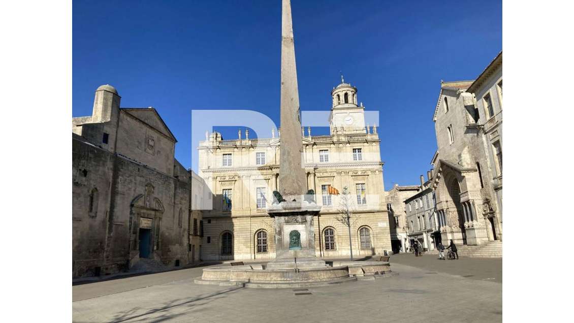 Vente commerce 94m² centre historique d'Arles